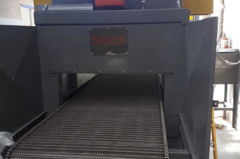 Forno com Esteira: Como Escolher o Ideal para Sua Cozinha Profissional Forno com Esteira: Como Escolher o Ideal para Sua Cozinha Profissional
